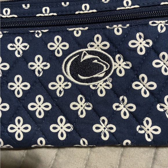 Vera Bradley Navy and White Patterned Wristlet - Picture 5 of 5